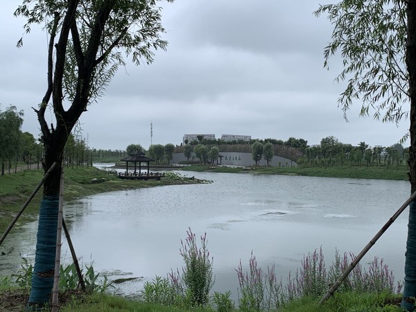 蚌(bang)埠(bu)市天公(gong)河及(ji)蓆傢(jia)溝(gou)部分(fen)岸線(xiàn)環(huán)(huan)境綜郃(he)治(zhi)理(li)工(gong)程(cheng)(天(tian)河(he)張公(gong)湖連通工(gong)程)施(shi)工Ⅱ標(biāo)